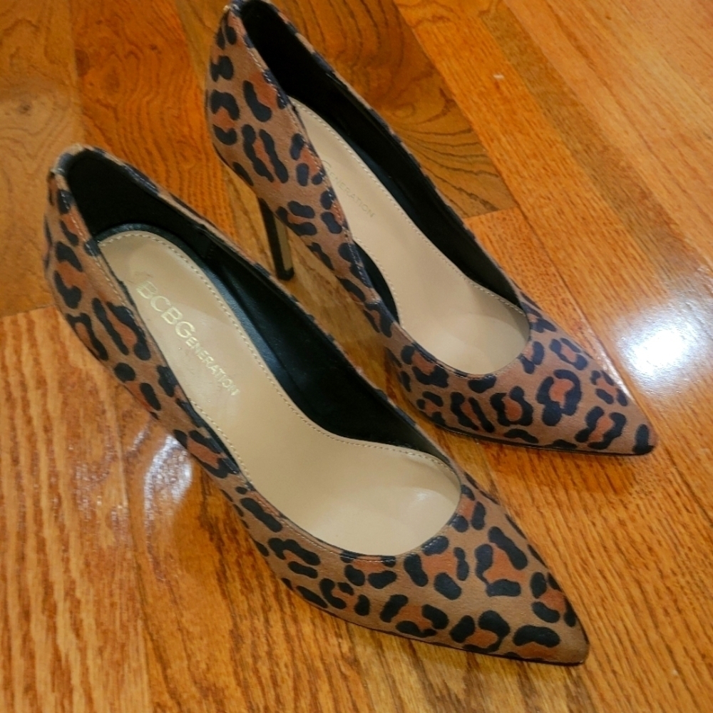 Womens BCBG leopard print heel